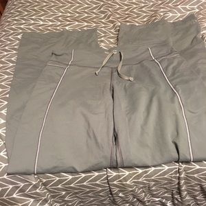 Lululemon yoga pants size 8